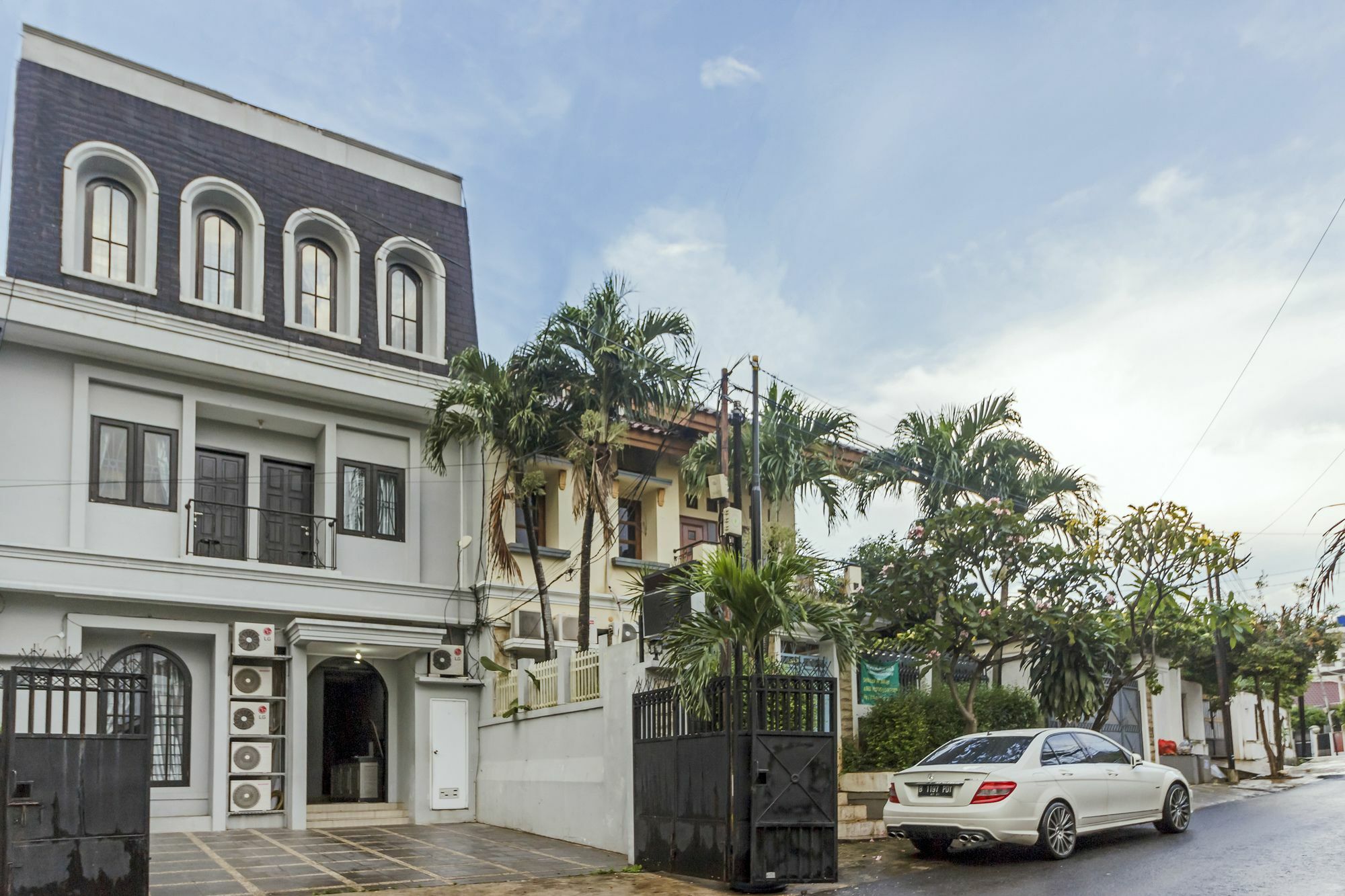 Oyo 105 La Maison D Ilona Jakarta Kültér fotó